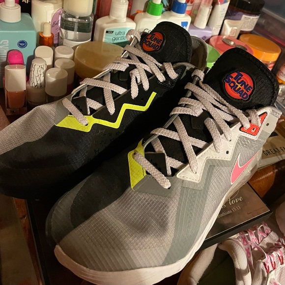 Women’s basketball or athletic shoes. Only worn twice and I got injured. - Picture 3 of 4